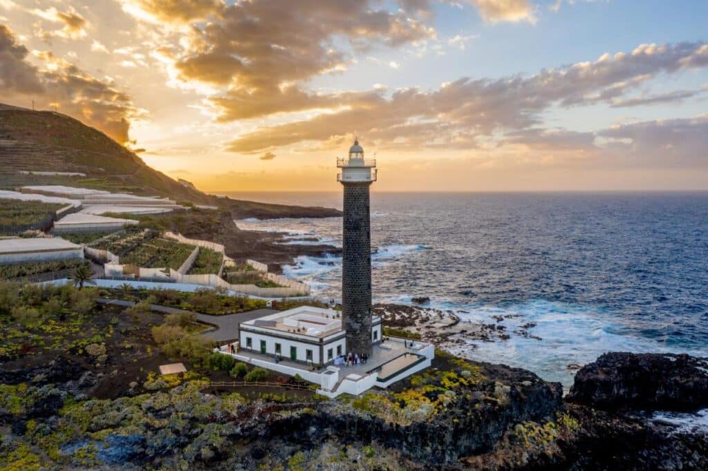 SLEEP IN A LIGHTHOUSE